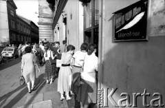 1981, Kraków, Polska.
Przed Klubem Literatów.
Fot. Piotr Dylik, zbiory Ośrodka Karta.
