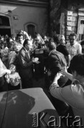 08.-10.06.1981, Kraków, Polska.
Wizyta w Krakowie noblisty Czesława Miłosza. Przybycie pisarza na spotkanie w 