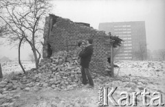 1982, Kraków, Polska.
Mężczyzna z dzieckiem.
Fot. Piotr Dylik, zbiory Ośrodka KARTA