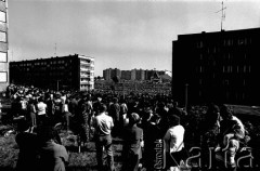 22.06.1983, Kraków, Polska.
II pielgrzymka Jana Pawła II do Polski. Msza święta przy kościele Św. Maksymiliana Kolbe w Mistrzejowicach w Nowej Hucie. 
Fot. Piotr Dylik, zbiory Ośrodka KARTA