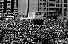 22.06.1983, Kraków, Polska.
II pielgrzymka Jana Pawła II do Polski. Msza święta przy kościele Św. Maksymiliana Kolbe w Mistrzejowicach w Nowej Hucie. 
Fot. Piotr Dylik, zbiory Ośrodka KARTA