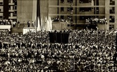 22.06.1983, Kraków, Polska.
II pielgrzymka Jana Pawła II do Polski. Msza święta przy kościele Św. Maksymiliana Kolbe w Mistrzejowicach w Nowej Hucie. 
Fot. Piotr Dylik, zbiory Ośrodka KARTA