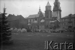 03.05.1984, Kraków, Polska.
Demonstracja pod Wawelem. Uczestnicy wzywają do bojkotu zbliżających się wyborów do rad narodowych (17.06.1984). 
Fot. Piotr Dylik, zbiory Ośrodka KARTA