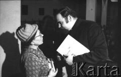 1985, Kraków, Polska.
Ksiądz Kazimierz Jancarz i Anna Walentynowicz.
Fot. Piotr Dylik, zbiory Ośrodka KARTA