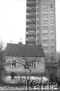 1985, Kraków, Polska.
Dom przy blokowisku.
Fot. Piotr Dylik, zbiory Ośrodka KARTA