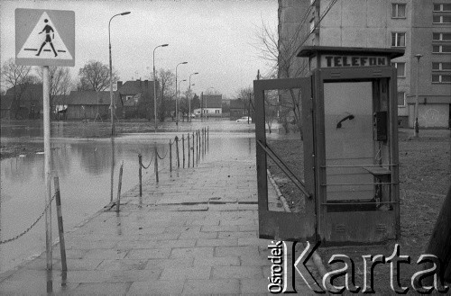 1985, Kraków, Polska.
Osiedle mieszkaniowe po ulewie.
Fot. Piotr Dylik, zbiory Ośrodka KARTA
