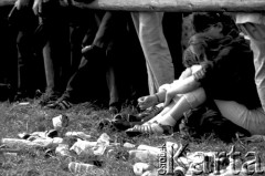 10.06.1987, Kraków, Polska
Pielgrzymi podczas mszy odprawianej przez Jana Pawła II na krakowskich Błoniach.
Fot. Piotr Dylik, zbiory Ośrodka KARTA