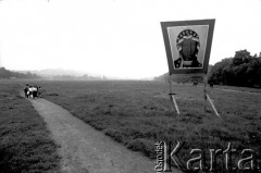 10.06.1987, Kraków, Polska
Krakowskie Błonia - pielgrzymi w drodze na spotkanie z Janem Pawłem II.
Fot. Piotr Dylik, zbiory Ośrodka KARTA