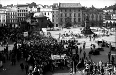 Sierpień 1987, Kraków, Polska
VII Piesza Pielgrzymka na Jasną Górę na Rynku Głównym.
Fot. Piotr Dylik, zbiory Ośrodka KARTA