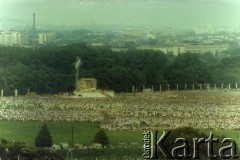 10.06.1987, Kraków, Polska
Widok na ołtarz, przy którym Jan Paweł II sprawował mszę świętą. 
Fot. Piotr Dylik, zbiory Ośrodka KARTA