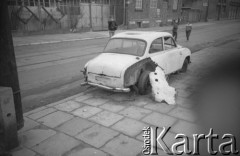 1989, Kraków, Polska.
Syrena na jednej z ulic Kazimierza.
Fot. Piotr Dylik, zbiory Ośrodka KARTA