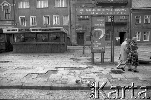1989, Bielsko-Biała, Polska
Tablice propagandowe na jednej z ulic z hasłami : 