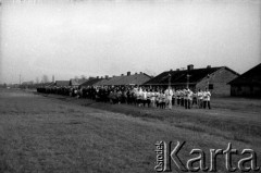 02.11.1986, Oświęcim, Polska.
Droga krzyżowa. KL Auschwitz Birkenau. Baraki obozowe.
Fot. Piotr Dylik, zbiory Ośrodka KARTA