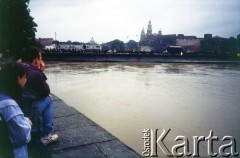 07.1997, Kraków, Polska.
Powódź tysiąclecia. Wisła. W tle Wawel.
Fot. Piotr Dylik, zbiory Ośrodka KARTA