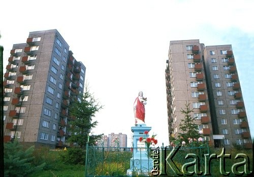 Kraków, Polska.
Figura Chrystusa. W tle bloki mieszkalne wielkopłytowe.
Fot. Piotr Dylik, zbiory Ośrodka KARTA