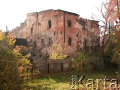 Lata 90., Kraków, Polska.
Zruinowana kamienica.
Fot. Piotr Dylik, zbiory Ośrodka KARTA