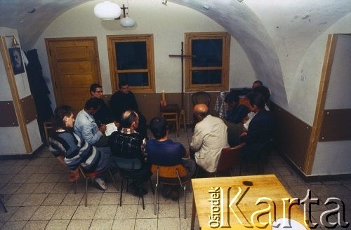 Lata 90., Kraków, Polska.
Spotkanie w duszpasterstwie akademickim.
Fot. Piotr Dylik, zbiory Ośrodka KARTA