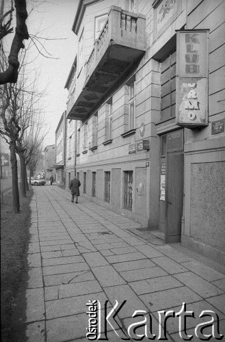 1990, Oświęcim, Polska.
Były Klub ORMO w kamienicy przy ulicy Dąbrowskiego 15.
Fot. Piotr Dylik, zbiory Ośrodka KARTA