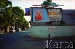 1999, Kraków, Polska.
Plakat reklamujący wydanie pierwszego numery polskiej edycji czasopisma Hustler.
Fot. Piotr Dylik, zbiory Ośrodka KARTA
