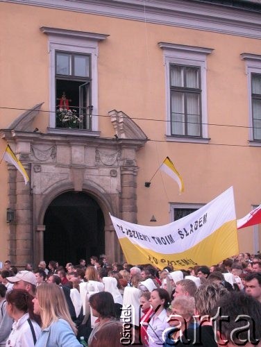 07.04.2005, Kraków, Polska.
Ulica Franciszkańska 3. Biały Marsz. Pałac Biskupi.
Fot. Piotr Dylik, zbiory Ośrodka KARTA