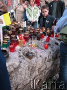07.04.2005, Kraków, Polska.
Ulica Franciszkańska 2. Biały Marsz. 
Fot. Piotr Dylik, zbiory Ośrodka KARTA
