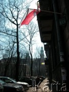05.04.2005, Kraków, Polska.
Żałoba po śmierci Jana Pawła II. Ulica Straszewskiego. W oddali Wawel.
Fot. Piotr Dylik, zbiory Ośrodka KARTA