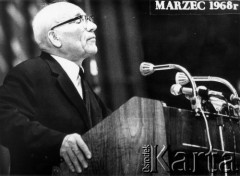 Marzec 1968, Warszawa.
Wydarzenia marcowe - Władysław Gomułka przemawia w Sali Kongresowej.
Fot. NN, zbiory Ośrodka KARTA
 
