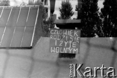 Sierpień 1980, Gdańsk, Polska.
Strajk w Stoczni Gdańskiej im. Lenina. Hasło: 