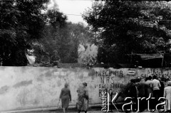 Sierpień 1980, Gdańsk, Polska.
Strajk w Stoczni Gdańskiej im. Lenina. Napisy na murach: 
