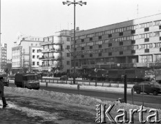 13.12.1981, Gdańsk, Polska.
Wprowadzenie stanu wojennego, w głębi samochody Milicji Obywatelskiej.
Fot. Jan Juchniewicz, zbiory Ośrodka KARTA