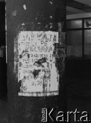 13.12.1981, Gdańsk, Polska.
Częściowo zerwany plakat informujący o strajku studentów Politechniki Gdańskiej.
Fot. Jan Juchniewicz, zbiory Ośrodka KARTA