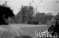 1982, Gdańsk, Polska.
Rzeczywistość stanu wojennego, armatka wodna na ulicy.
Fot. Jan Juchniewicz, zbiory Ośrodka KARTA