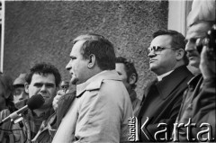 9.12.1984, Gdańsk, Polska.
Plebania parafii pw. św. Brygidy. Powrót Bogdana Lisa z więzienia. Przemawia Lech Wałęsa, obok ksiądz Henryk Jankowski.
Fot. Jan Juchniewicz, zbiory Ośrodka KARTA