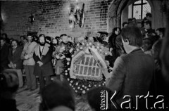16.12.1984, Gdańsk, Polska.
14. rocznica Grudnia 1970. Uroczystości w kościele pw. św. Brygidy w Gdańsku.
Fot. Jan Juchniewicz, zbiory Ośrodka KARTA