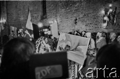 16.12.1984, Gdańsk, Polska.
14. rocznica Grudnia 1970. Uroczystości w kościele pw. św. Brygidy w Gdańsku.
Fot. Jan Juchniewicz, zbiory Ośrodka KARTA
