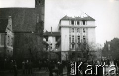 15.12.1970, Gdańsk, Polska.
Wydarzenia grudniowe, płonący gmach Komitetu Wojewódzkiego PZPR. 
Fot. Jan Juchniewicz, zbiory Ośrodka KARTA