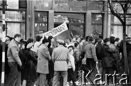 29.01.1989, Gdańsk, Polska.
Pochód ulicami miasta, uczestnicy niosą flagę z napisem 