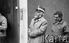 29.01.1989, Gdańsk, Polska.
Wiec przed plebanią kościoła pw. św. Brygidy, wśród uczestników m.in. kombatant.
Fot. Jan Juchniewicz, zbiory Ośrodka KARTA