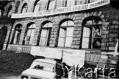 Maj 1989, Warszawa, Polska.
Budynek przy ulicy Fredry, w którym znajdowało się biuro wyborcze Komitetu Obywatelskiego 