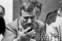 Czerwiec 1989, Gdańsk, Polska.
Parafia pw. św. Brygidy, Lech Wałęsa podczas spotkania z mieszkańcami Gdańska po wyborach czerwcowych.
Fot. Jan Juchniewicz, zbiory Ośrodka KARTA
