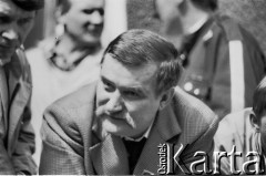 Czerwiec 1989, Gdańsk, Polska.
Parafia pw. św. Brygidy, Lech Wałęsa podczas spotkania z mieszkańcami Gdańska po wyborach czerwcowych.
Fot. Jan Juchniewicz, zbiory Ośrodka KARTA