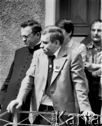 Czerwiec 1989, Gdańsk, Polska.
Parafia pw. św. Brygidy, Lech Wałęsa podczas spotkania z mieszkańcami Gdańska po wyborach czerwcowych, z lewej ksiądz Henryk Jankowski.
Fot. Jan Juchniewicz, zbiory Ośrodka KARTA