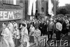 Lato 1989, Gdańsk, Polska.
Parafia pw. św. Brygidy, procesja z udziałem Lecha Wałęsy.
Fot. Jan Juchniewicz, zbiory Ośrodka KARTA