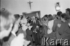 1.09.1989, Gdańsk, Polska.
Pierwszy po wojnie przyjazd Jana Nowaka-Jeziorańskiego do Polski. Pałac Opatów w Oliwie, powitanie Jana Nowaka-Jeziorańskiego.
Fot. Jan Juchniewicz, zbiory Ośrodka KARTA