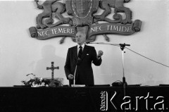 1.09.1989, Gdańsk, Polska.
Pierwszy po wojnie przyjazd Jana Nowaka-Jeziorańskiego do Polski. Jan Nowak-Jeziorański podczas spotkania w Pałacu Opatów w Oliwie. W tle herb miasta Gdańska wraz z dewizą: 