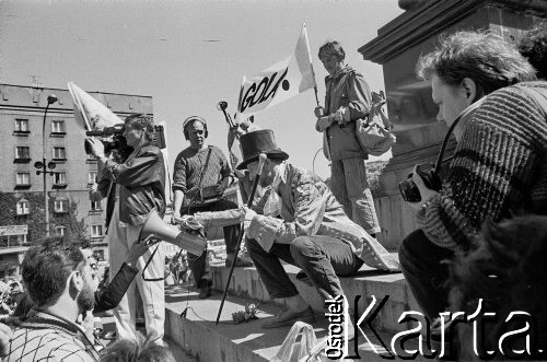 2.05.1990, Warszawa, Polska.
Happening Pomarańczowej Alternatywy: 