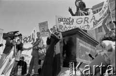 2.05.1990, Warszawa, Polska.
Happening Pomarańczowej Alternatywy: 