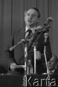 31.08.1980, Gdańsk, Polska.
Strajk w Stoczni Gdańskiej im. Lenina. Podpisanie porozumienia między komisją rządową a Międzyzakładowym Komitetem Strajkowym. Przemawia wicepremier Mieczysław Jagielski.
Fot. Witold Górka, zbiory Ośrodka KARTA