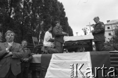 Sierpień 1980, Gdańsk, Polska.
Strajk w Stoczni Gdańskiej im. Lenina. Msza święta na terenie stoczni.
Fot. Witold Górka, zbiory Ośrodka KARTA