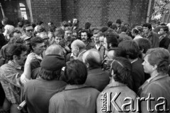 Sierpień 1980, Gdańsk, Polska.
Strajk w Stoczni Gdańskiej im. Lenina. Grupa strajkujących  stoczniowców.
Fot. Witold Górka, zbiory Ośrodka KARTA